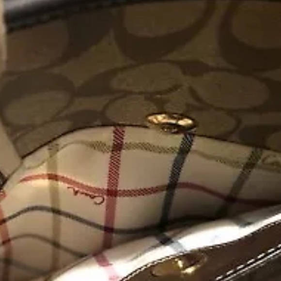 Coach 2 In 1 Handbag, includes a Coach organizer!! - Picture 8 of 8